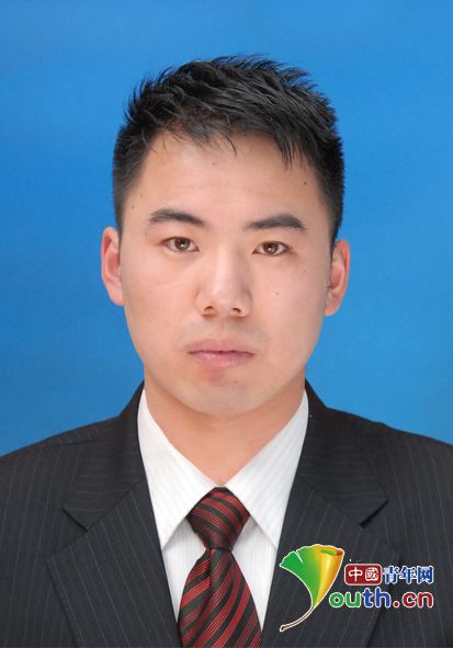 图为服务于西藏自治区昌都市图书馆的西部计划志愿者姚旭鹏。河南牧业经济学院团委 供图